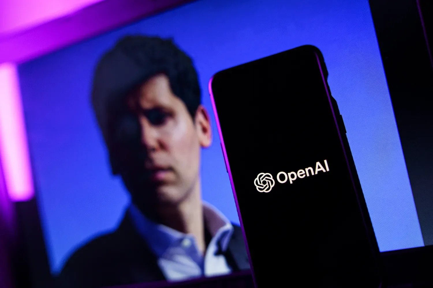 OpenAI заявляет, что ее ИИ вели себя непредсказуемо и получили доступ к сайтам правительства США.