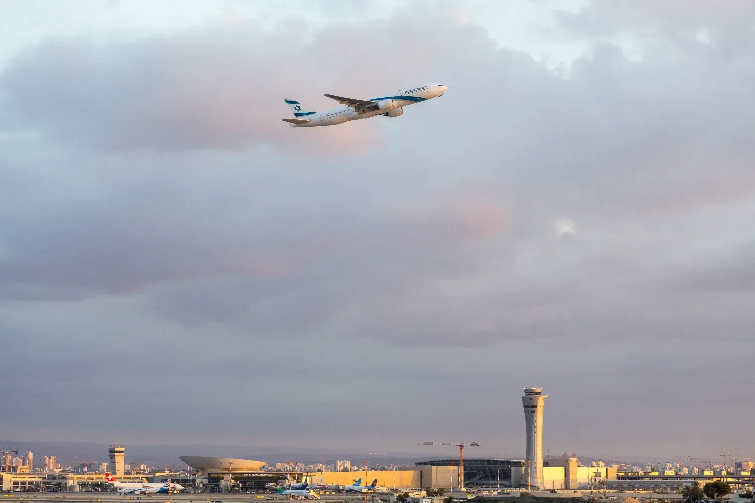 «Кан 11»: Израиль не участвует в расследовании захвата самолета FlyDubai