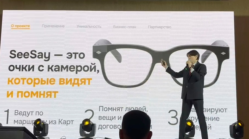 Белорусские студенты разработали очки с ИИ, которые выполняют роль аудиоповодыря