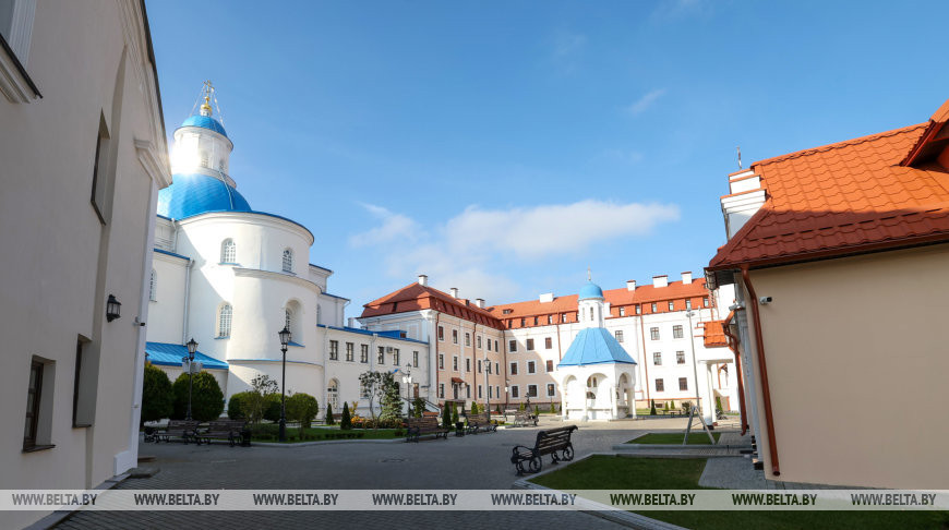 Молодежь со всей страны присоединилась к благоустройству Жировичского монастыря