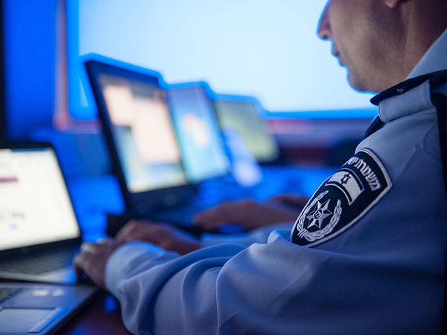 Преступник пытался сбить мотоциклом полицейского в Лоде и скрылся с места происшествия