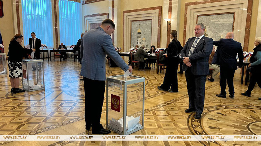 "Пришли всей семьей": россияне в Минске голосуют на выборах в Госдуму